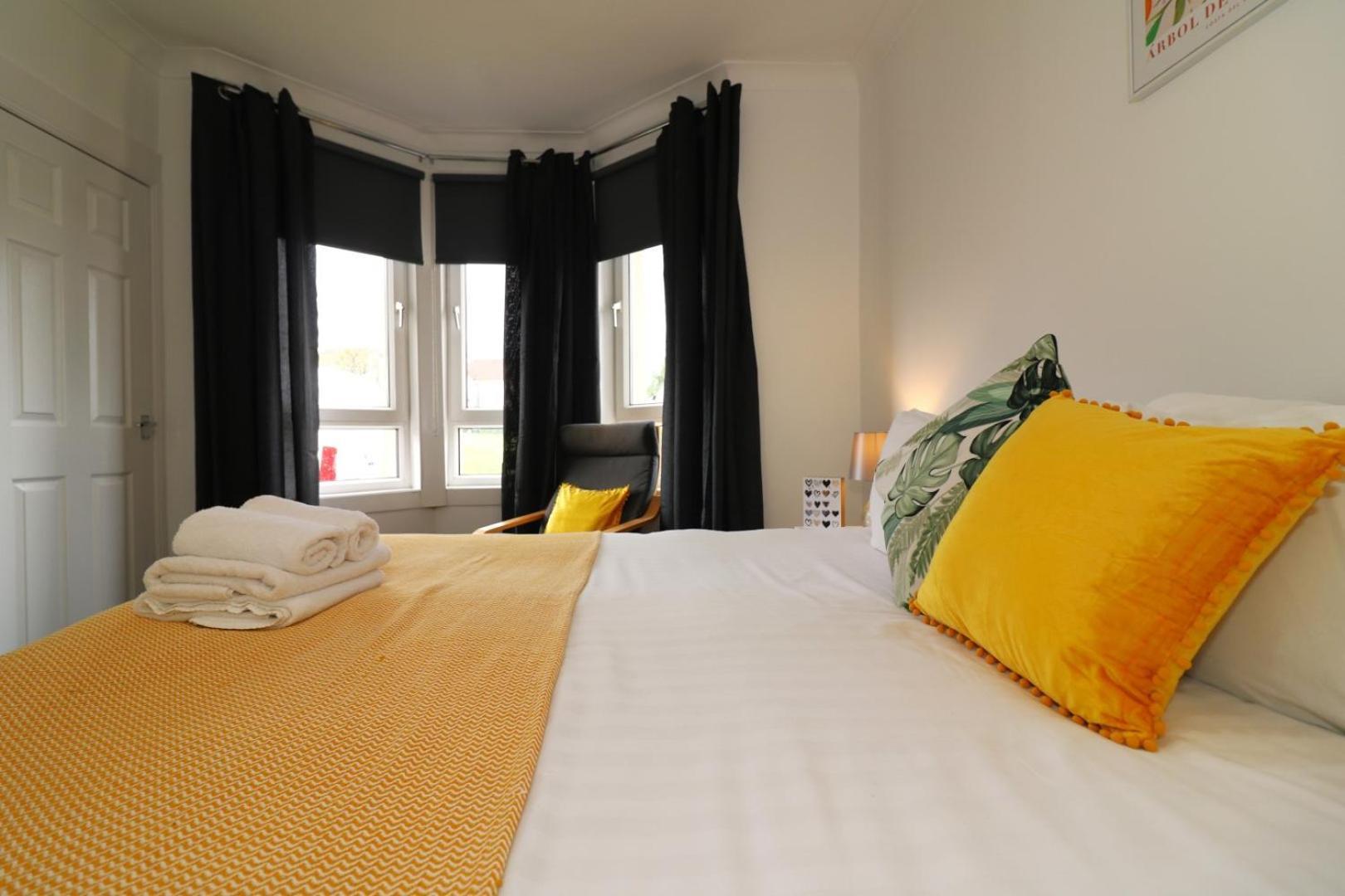 Signature - Gartlea House Apartment Airdrie Ngoại thất bức ảnh
